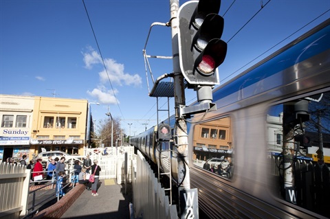 Yarraville_Station_July2011_2F6038-gl.jpg