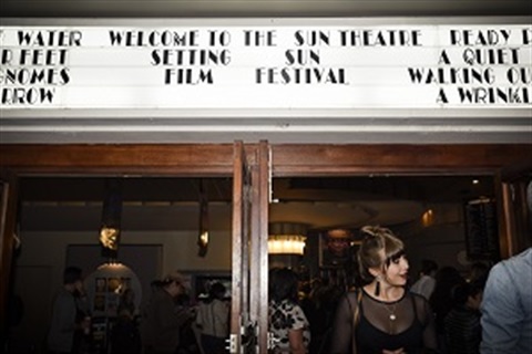 SettingSunOpeningNight_300x200.jpg